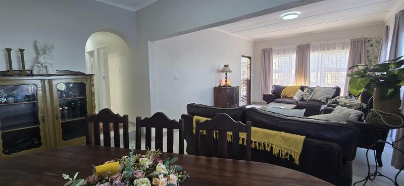 6 Bedroom Property for Sale in Reebok Western Cape
